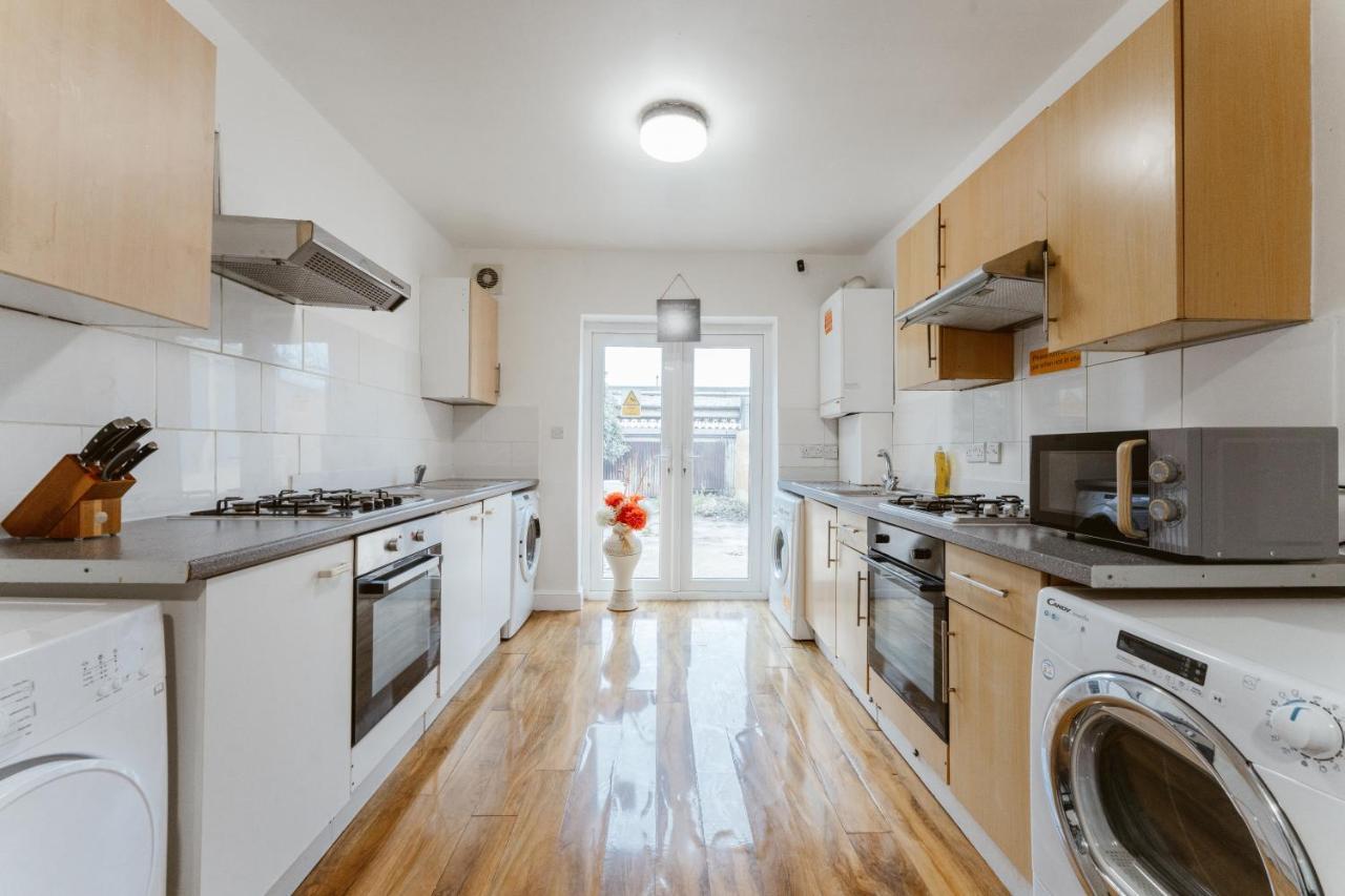 Upton Park Bedrooms 25 Min To Central 런던 외부 사진