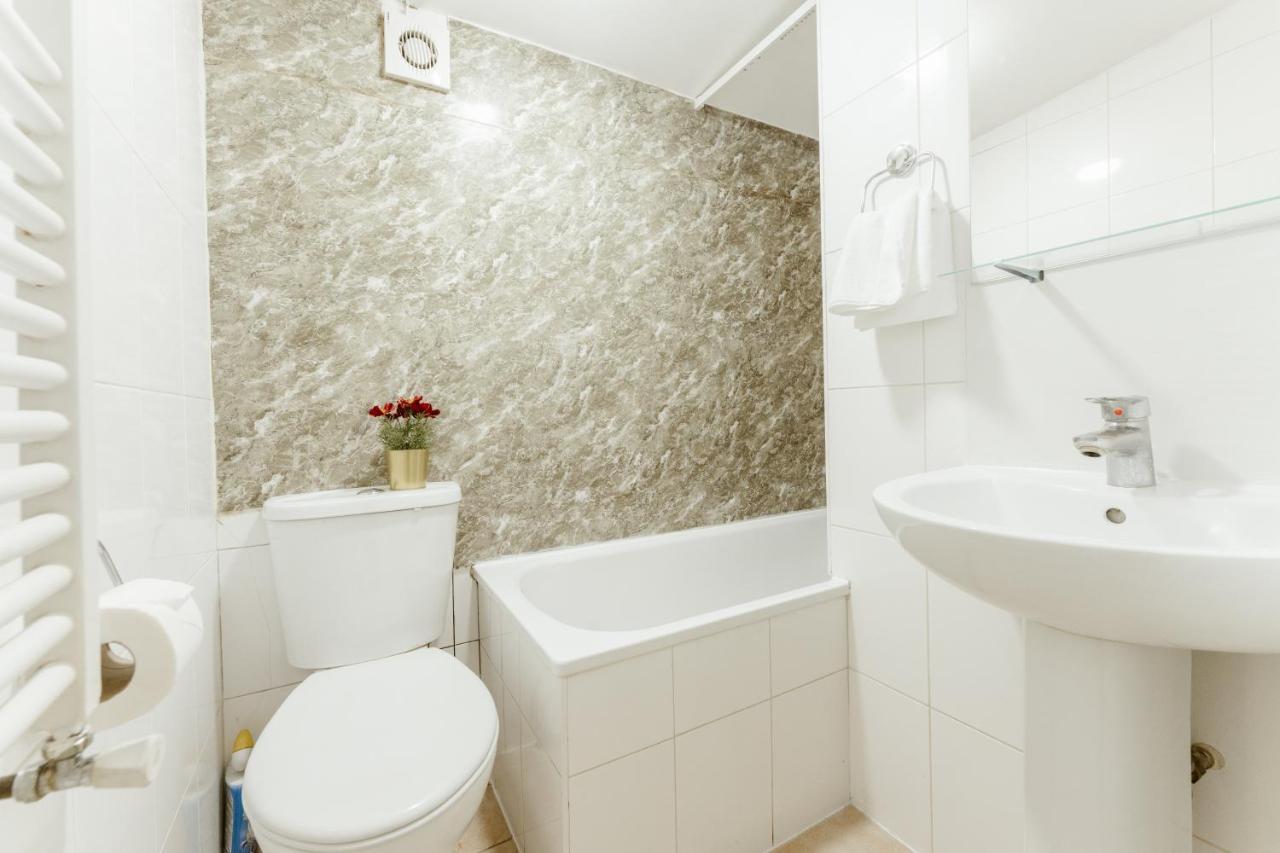 Upton Park Bedrooms 25 Min To Central 런던 외부 사진