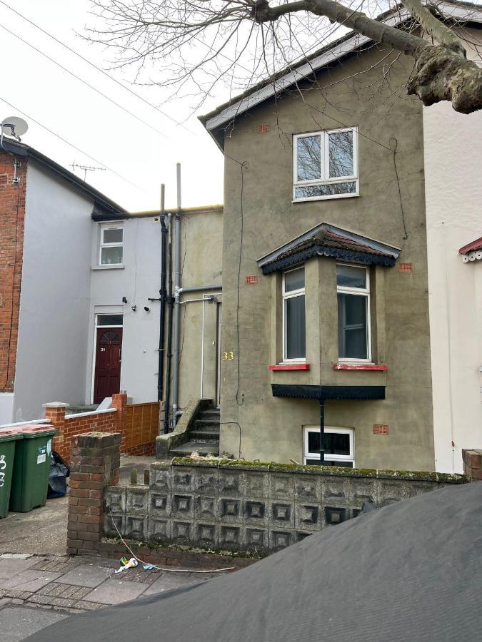 Upton Park Bedrooms 25 Min To Central 런던 외부 사진