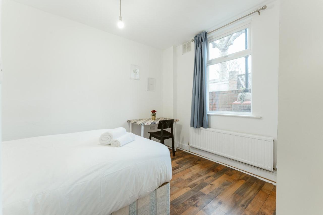 Upton Park Bedrooms 25 Min To Central 런던 외부 사진