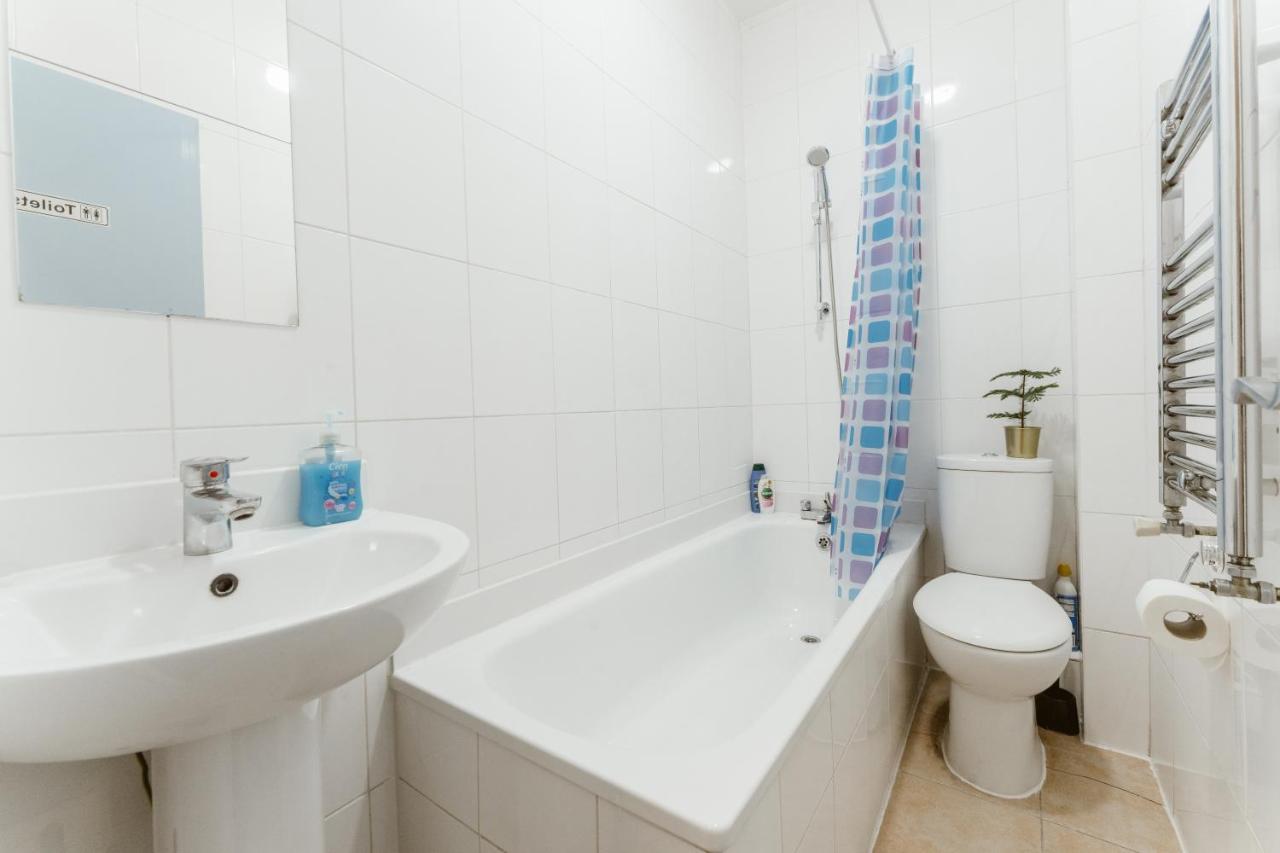 Upton Park Bedrooms 25 Min To Central 런던 외부 사진