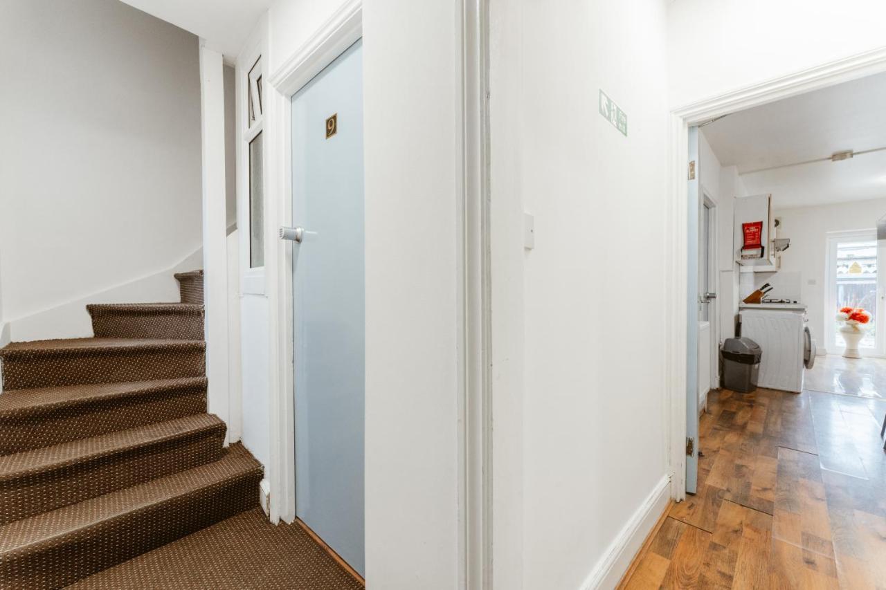 Upton Park Bedrooms 25 Min To Central 런던 외부 사진