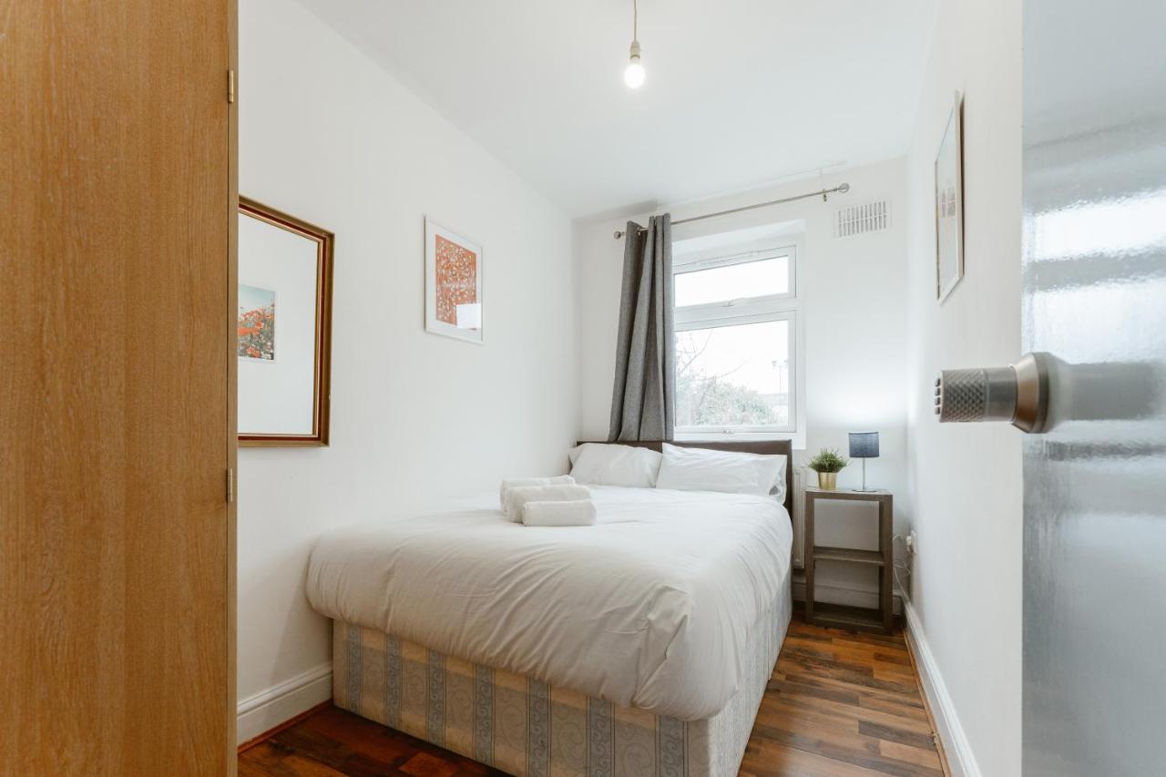 Upton Park Bedrooms 25 Min To Central 런던 외부 사진